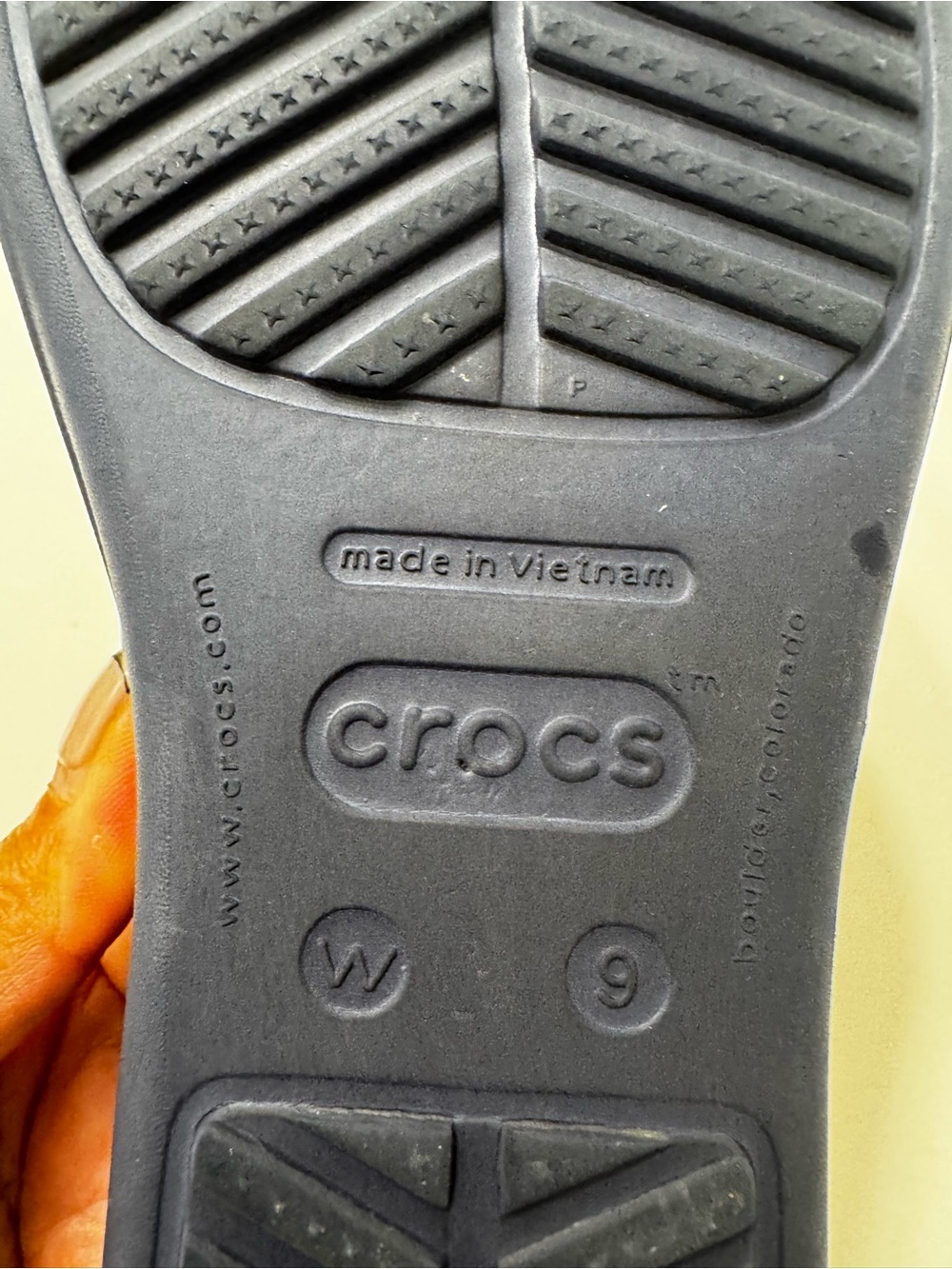 Crocs Sanrah Circle Wedge Flip Sandals in Navy and Silver Sz 9 - Picture 10 of 10